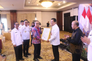Kemenkumham Serahkan Sertifikat Indikasi Geografis Rambutan Parakan ke Pemkab Tangerang