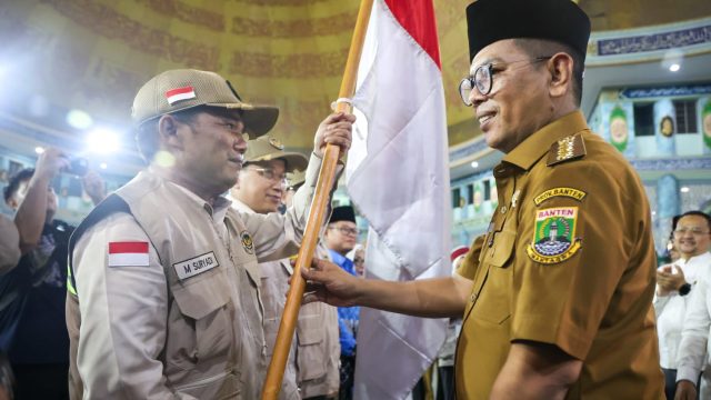 Gubernur Andra Soni Lepas Jemaah Haji Kloter 01-JKB Kota Tangerang