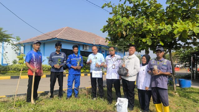 PPN Karangantu Wujudkan Pelabuhan Ramah Lingkungan Melalui Penanaman Pohon