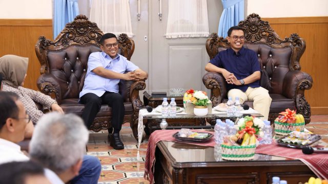 Gubernur Andra Soni Gagas Proyek Percontohan SMK Link and Match dengan Industri untuk Tekan Pengangguran