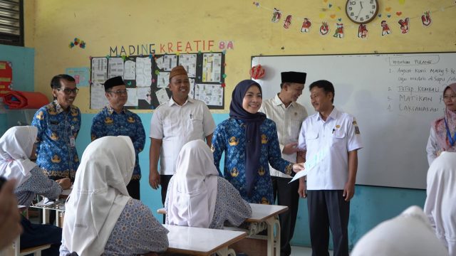 Satu Tahun Zakiyah–Najib, 3.118 Siswa dan 253 Guru Terima Beasiswa