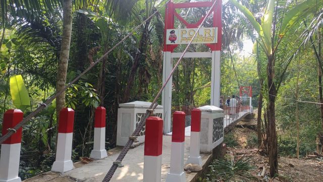 Satbrimob Polda Banten Revitalisasi Jembatan di Bayah, Dukung Mobilitas Warga