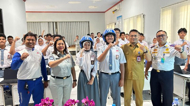 Jasa Raharja Tangerang Gandeng Dinas Perhubungan Kota Tangerang Selatan adakan Sosialisasi Pengajar Peduli Keselamatan Lalu Lintas di SMAN 11 Ciputat  