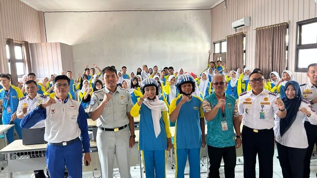 Jasa Raharja Tangerang dan Dinas Perhubungan Kota Tangerang Selatan Gelar Sosialisasi Keselamatan Berlalu Lintas di SMK Negeri 5 Kota Tangerang Selatan   