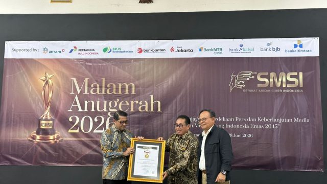 Firdaus Serahkan Anugerah SMSI 2026, Apresiasi Menteri hingga Kepala Desa Inspiratif