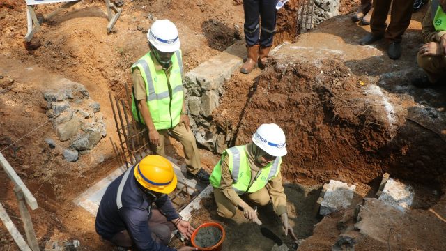 Bupati Serang Letakkan Batu Pertama Pembangunan SDN Inpres Cikeusal