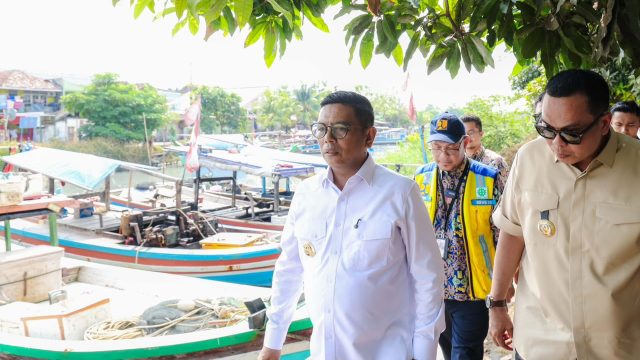 Respons Keluhan Warga, Gubernur Andra Soni Awasi Langsung Normalisasi Sungai Cibanten