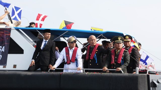 Wagub Dimyati dan Kapolda Banten Tabur Bunga di Perairan Selat Sunda