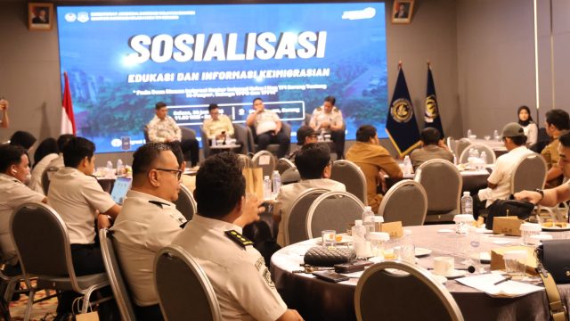 Kakanwil Ditjen Imigrasi Banten Buka Sosialisasi Edukasi dan Informasi Keimigrasian Tentang M-Paspor, Bahaya TPPO, dan TPPM Pada Desa Binaan Imigrasi Serang