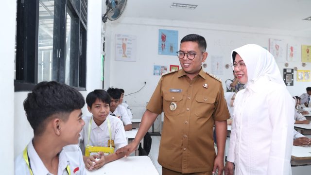 Gubernur Andra Soni Tinjau Pembangunan Ruang Kelas Baru SMA Negeri 30 Kabupaten Tangerang