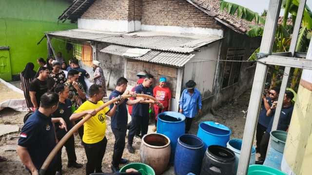 Imigrasi Serang Salurkan Air Bersih untuk Masyarakat yang Alami Kekeringan