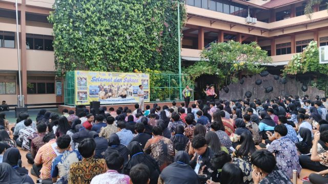 Sosialisasi Keselamatan Berkendara bagi Siswa Sekolah Menengah Atas untuk Meningkatkan Kesadaran Berlalu Lintas