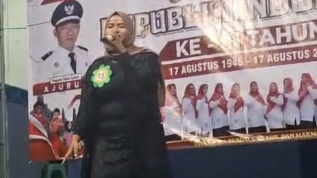 Sri Mulyani Juara I Lomba Karaoke Desa Cisait, Semarak HUT ke-81 RI Makin Meriah