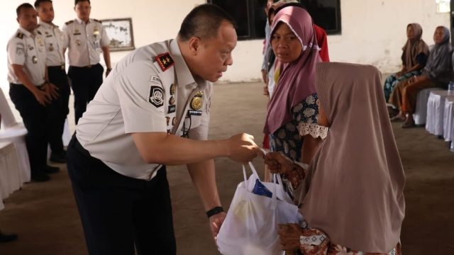 Semarak HUT ke-81 Kemerdekaan RI, Imigrasi Serang Salurkan Bantuan Sosial kepada Masyarakat