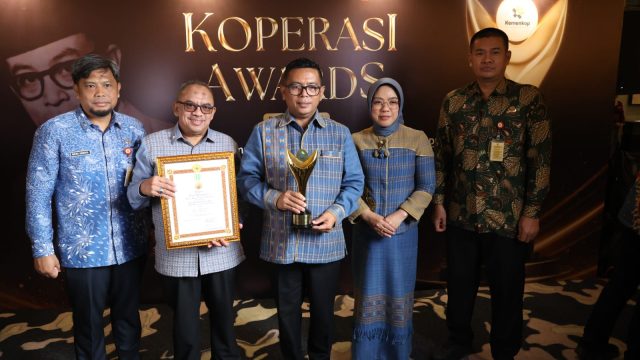 Gubernur Banten Andra Soni Raih Bakti Nayaka Mahambara di Koperasi Award 2026l