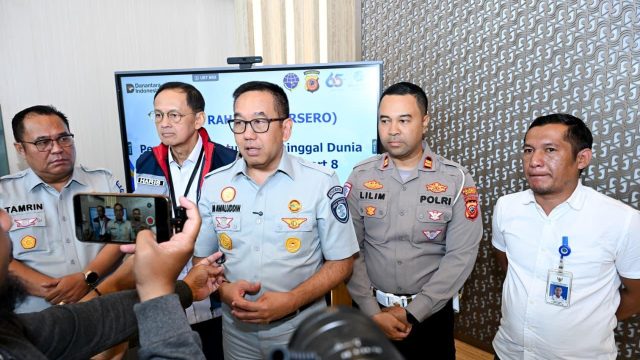 Jasa Raharja Serahkan Santunan kepada Dua Ahli Waris Korban KM Virgo Transport 8 di Jawa Barat