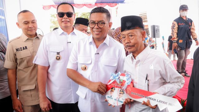 Gubernur Andra Soni Tingkatkan Kualitas Kawasan Pemukiman Menjadi Lebih Layak dan Sehat