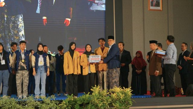 UNSERA Beri Dana Apresiasi Kepada 32 Atlet POMProv VIII Banten 2026 di momen P2STRATEGIK